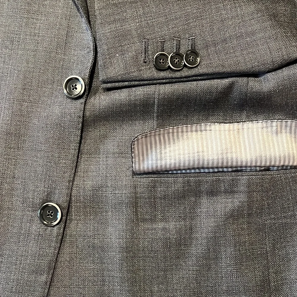 Hickey Freeman grey suit 42R | beautiful details - Picture 4 of 9